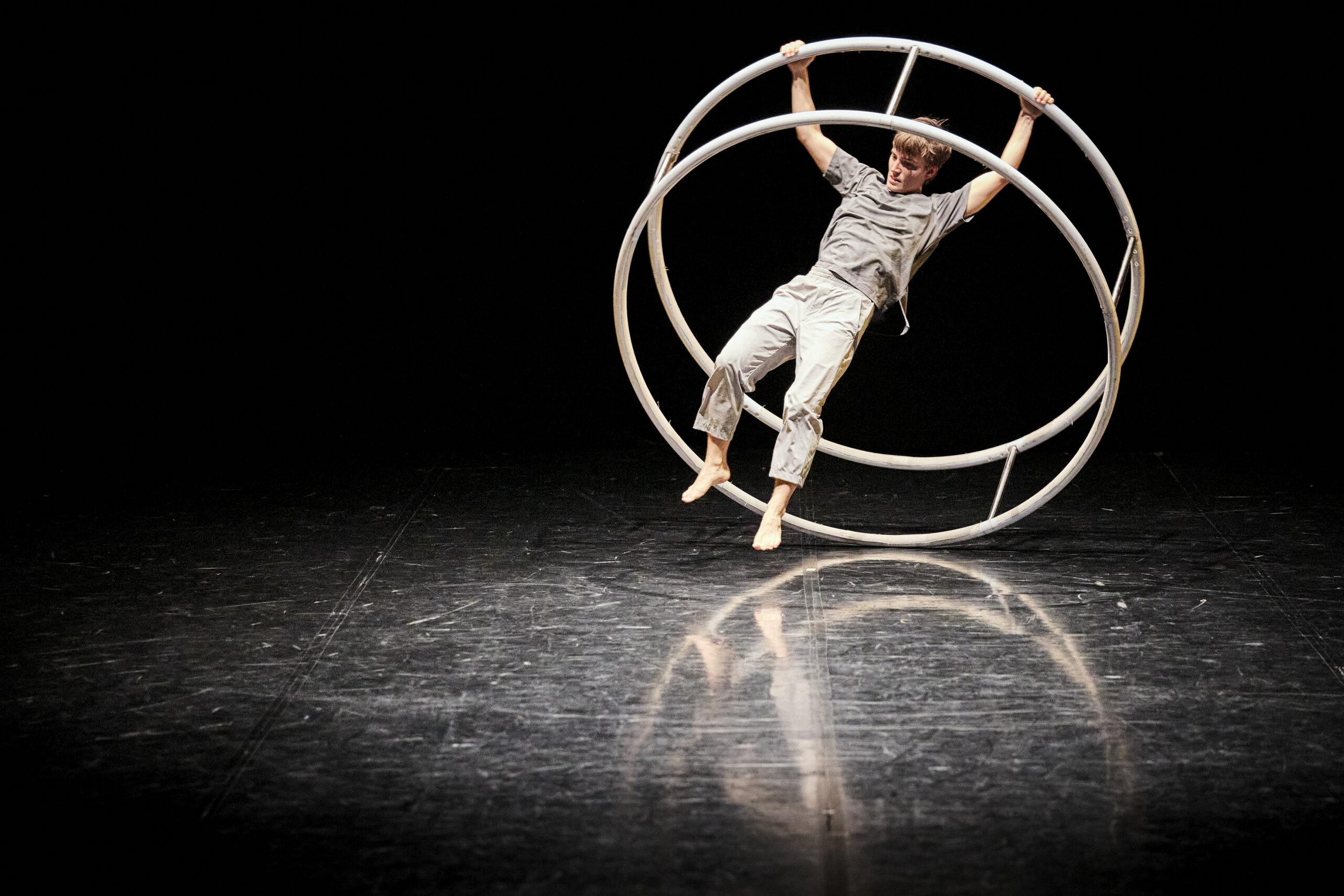 Noa Aubry (2024 Laureate) at the Théâtre de Rungis circusnext - European Circus Label